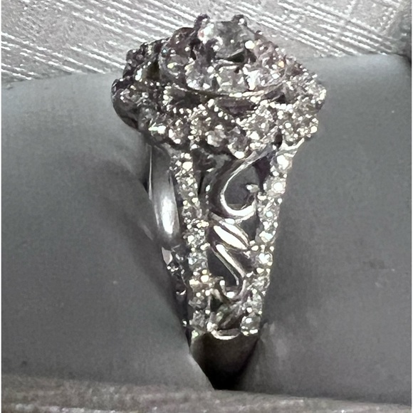 Simply Vera Vera Wang Diamond Flower Ring 🌸 - Picture 3 of 15